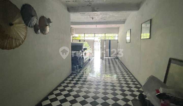 SPACIOUS HOUSE IN THE COMFORTABLE AREA OF TENGGILIS MEJOYO SURABAYA, LOT A2760 2
