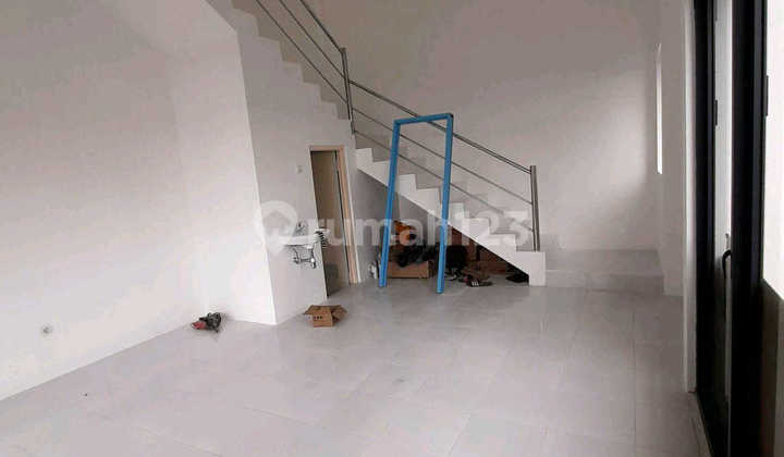 Royal Residence Surabaya 2-Story Shop House Strategic and Affordable Lie.A069 1