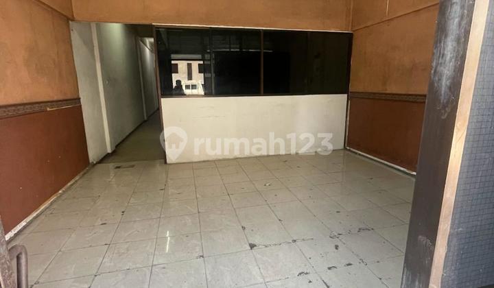 Affordable Silver Commercial Shophouse Across from Barunawati Building 2