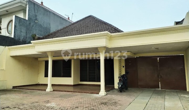 Business Property on Imam Bonjol Street, Surabaya