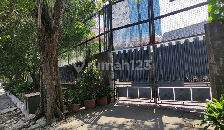 Central Business District Commercial House on Embong Kemiri Street, Surabaya