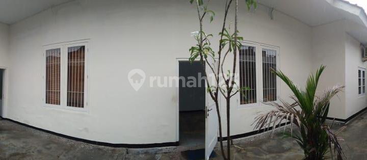 Rumah H. Misbakh ,dekat Raya Darmo Bagus 2