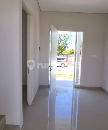 Dijual Rumah 2 Lantai The Boulevard Under 1 M Siap Huni Murah  4