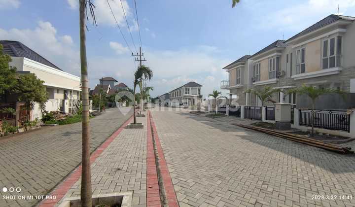 Dijual Rumah 2 Lantai The Boulevard Under 1 M Siap Huni Murah  8