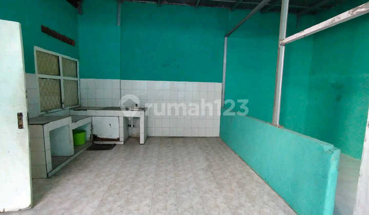 Ready-to-occupy house in West Asri Rungkut, affordable and nice. Ready-to-occupy house in West Asri Rungkut, affordable and nice.