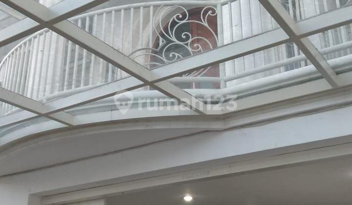 Forsale Rumah 2 Lantai Furnish Ada Kolam Renang di Tengah Kota Surabaya La 421