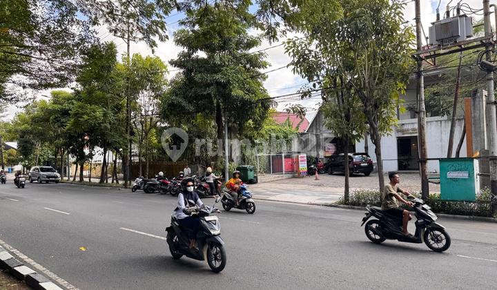 For Rent Ex-Restaurant Shop Strategically Located in Dharmahusada, Ready to Use, Ben 08 1