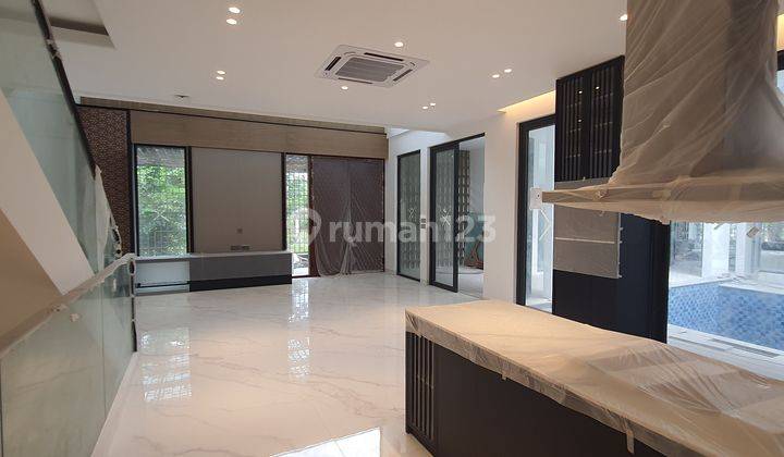 Rumah 3 Lantai Pakuwon City Baru Gres Full Furnished Kolam Renang 2