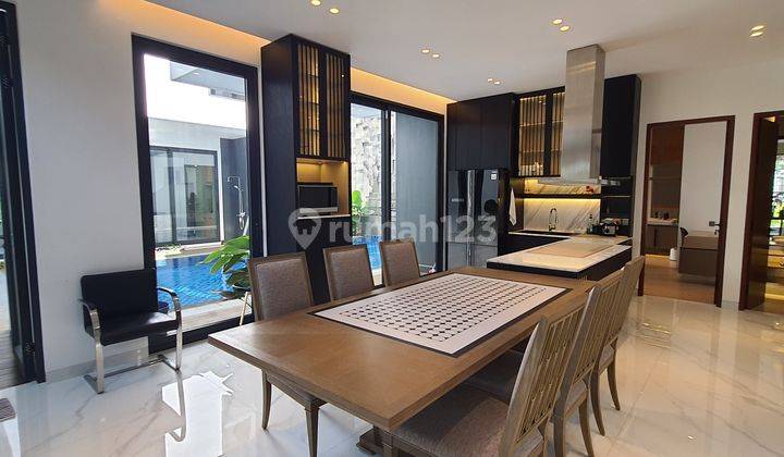 Rumah 3 Lantai Pakuwon City Baru Gres Full Furnished Kolam Renang 1