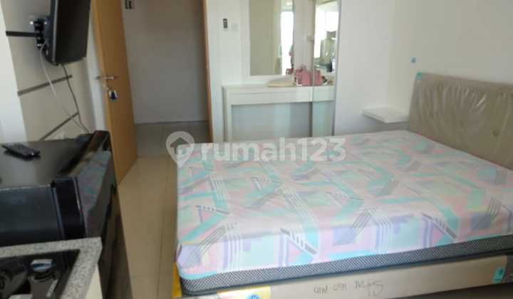 Sewa Apartemen Educity Lantai Tertinggi View Pool 2