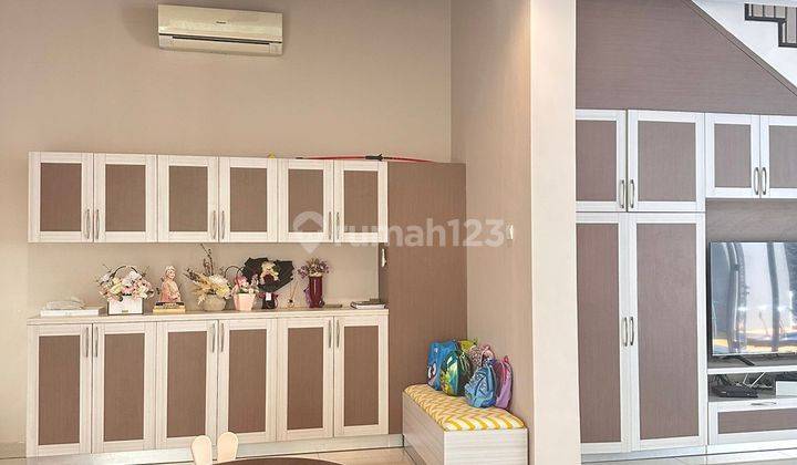 Rumah Di Pakuwon City
 Palm Beach Bagus Furnished Kolam Renang 2