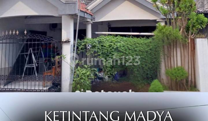 Minimalist House Ready to Occupy Ketintang Madya Surabaya
