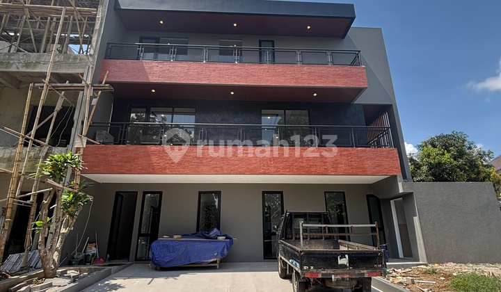 DIJUAL RUMAH BRAND NEW HOEK SUTERA FERONIA - ALAM SUTERA 1