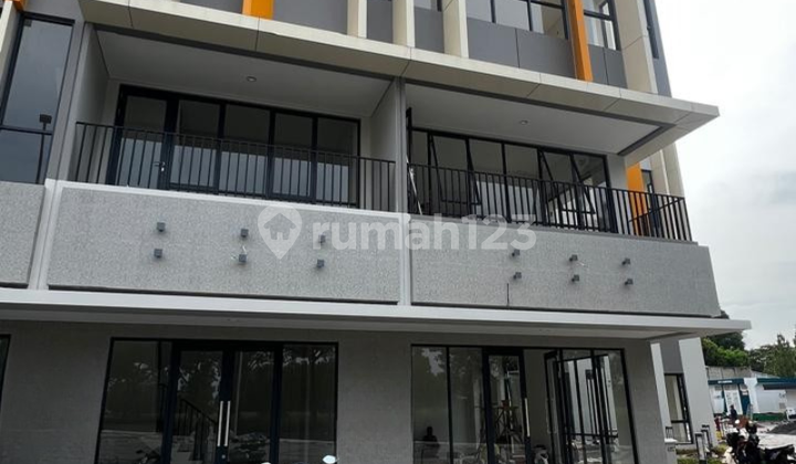 FOR SALE STRATEGIC SHOPHOUSE FACING MAIN ROAD IN THE LOOP BSD PHASE 2