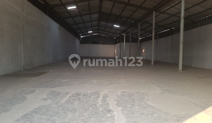 Gudang di Pinggir Jalan akses Kontainer di Kapuk Kamal