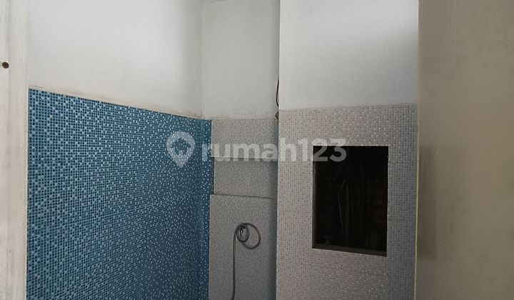 Strategic 4.5-Story Shop House (Ruko) in Gunung Sahari, Senen, Central Jakarta 2