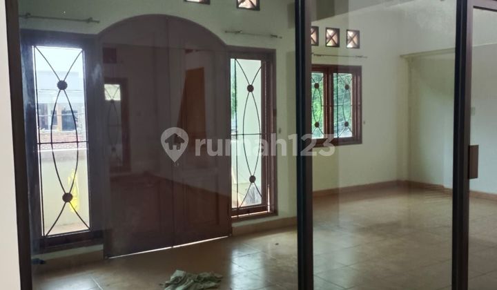 Ruma Luas di Pinggir Jalan buat Usaha di Pulomas Jaktim