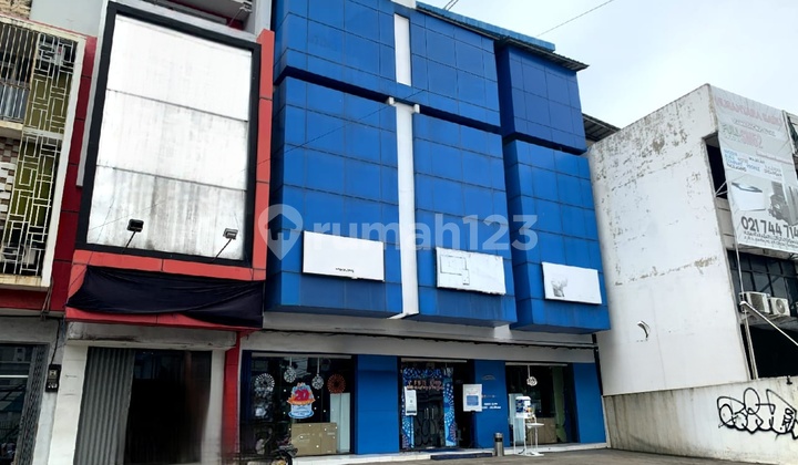 4-Floor Strategic Shop House for Rent with Spacious Parking in Ciputat, South Tangerang