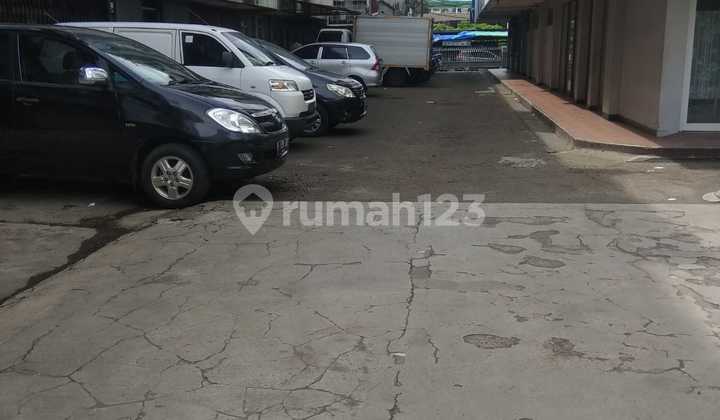 Strategic Ready-to-Use Shop House in Senen, Central Jakarta 2