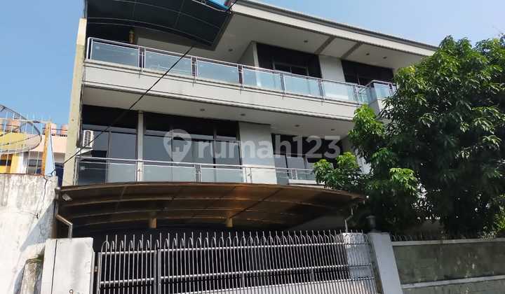Rumah Luas 3 Lantai Di Tamansari Jakarta Barat 2