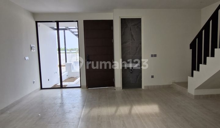 For Sale Beautiful 2-Story House 2