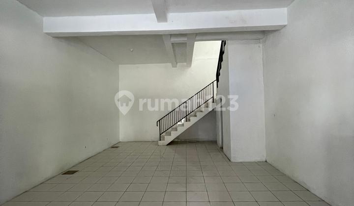 For Sale 3-Story Shophouse on South Veteran Axis 2