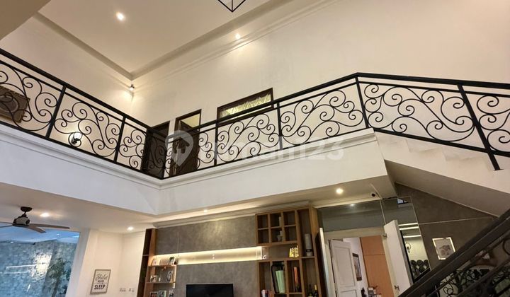 Dijual Rumah Semi Furnished Plus Kolam Renang