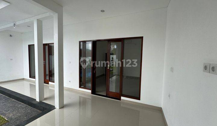 Villa baru 2 br padonan canggu ruang tamu terbuka  2