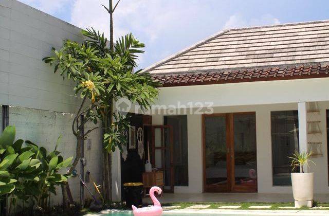 Villa 5 Br di Kerobokan Modern, Luas Dan Megah 1