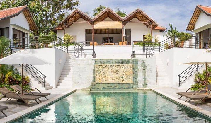 Villa 4 Br Luas Dan Mewah di Padonan Canggu 1