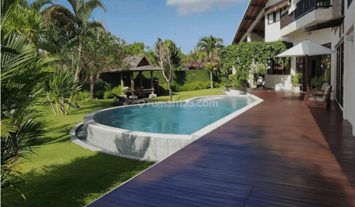 3 Br Villa in Canggu Spacious Yard and Rice Field View 1