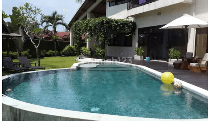 3 Br Villa in Canggu Spacious Yard and Rice Field View 2