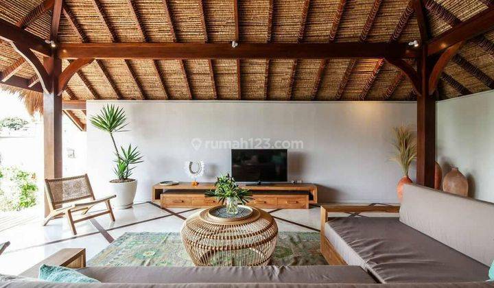 3 Br Villa in Canggu with a Large Yard in Natural Ethnic Style 2