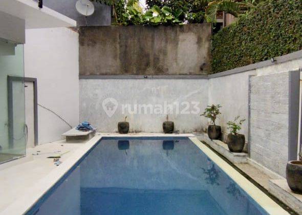 3 Br Umalas All White Villa with Large Yard 1