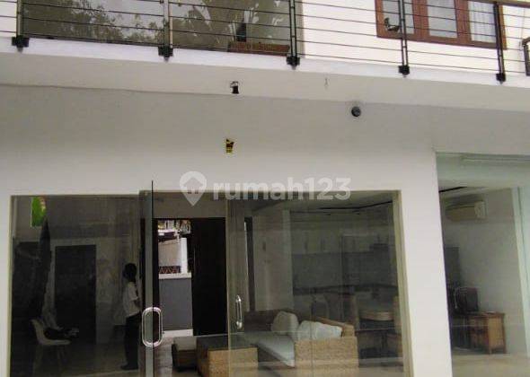 Villa 3 Br Umalas All White Dengan Halaman Luas 2