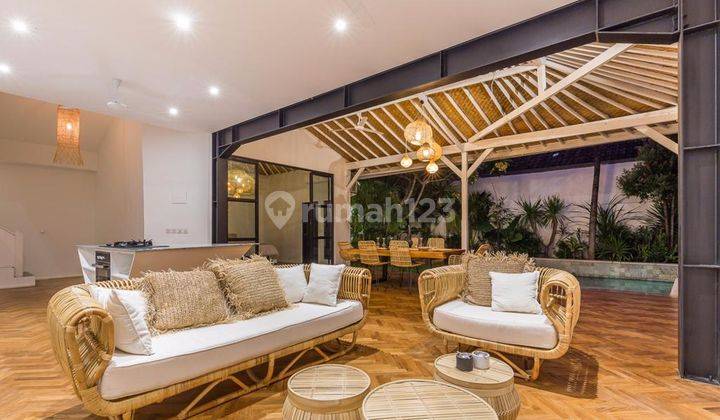 Villa 2 Br Luxury Modern Tropical Style in Seminyak Sentral 2