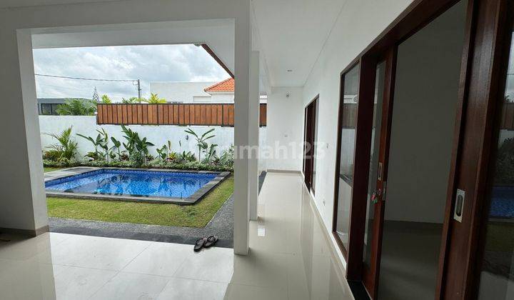 Villa baru 2 br padonan canggu ruang tamu terbuka  1