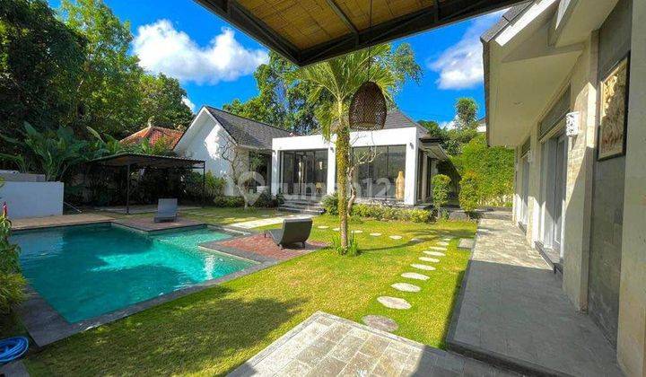 Luxury 4 Br Villa in Pererenan Monthly With Services 1