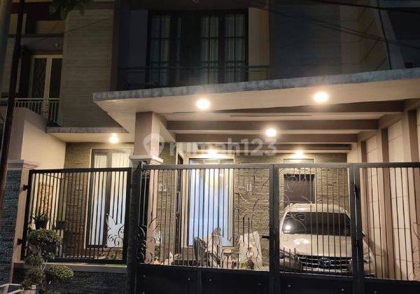 Rumah Bagus 2 Lantai Full Furnished Di Kamar Utama Sutorejo Timur 1