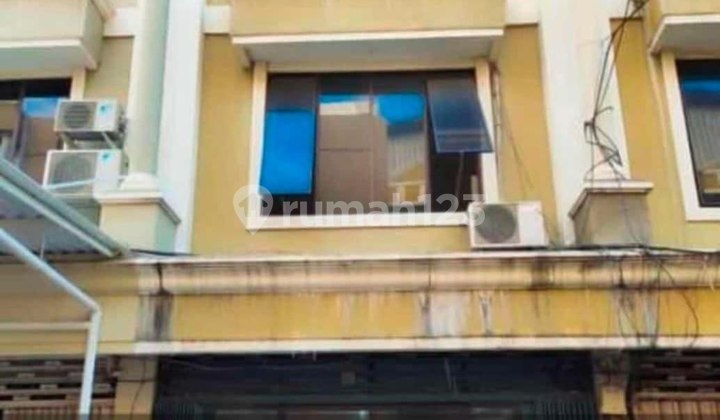 For Sale: Gateway Waru Shop House in Sidoarjo, 3 Floors, Near Cito Mall, Toll Road Access. 2