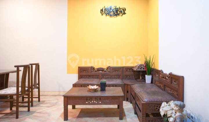 Rumah kost Medokan Asri Tengah, Kost Aktif Dekat MERR, UPN  Medokan Asri Tengah LT: 325 m2 (13x25) LB: 300 m2 6 Kamar tidur + 1 2 Kamar mandi +1 2200 Watt Hadap Timur laut Garasi + Carport Bangunan 1 Lantai Surat SHM Harga 2,6 M  Included: 3 unit AC 5 Kam 2