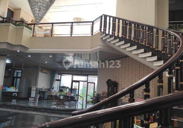 Rumah Mewah Lokasi Strategis di Dharmahusada Indah Surabaya 1