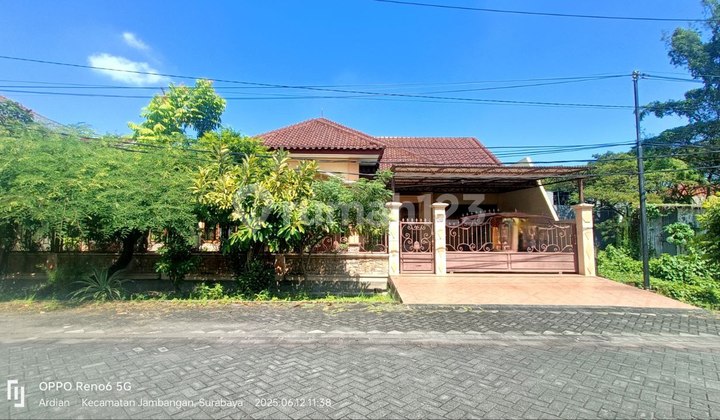 Gayungsari Barat House, near the highway, Surabaya Grand Mosque, Cito Royal Plaza. Gayungsari Barat House, near the highway, Surabaya Grand Mosque, Cito Royal Plaza.