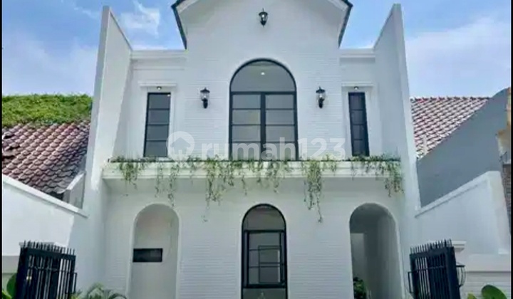 Rumah Colonial Modern 2 Lantai di Purimas Regency Rungkut Rumah Colonial Modern 2 Lantai di Purimas Regency Rungkut