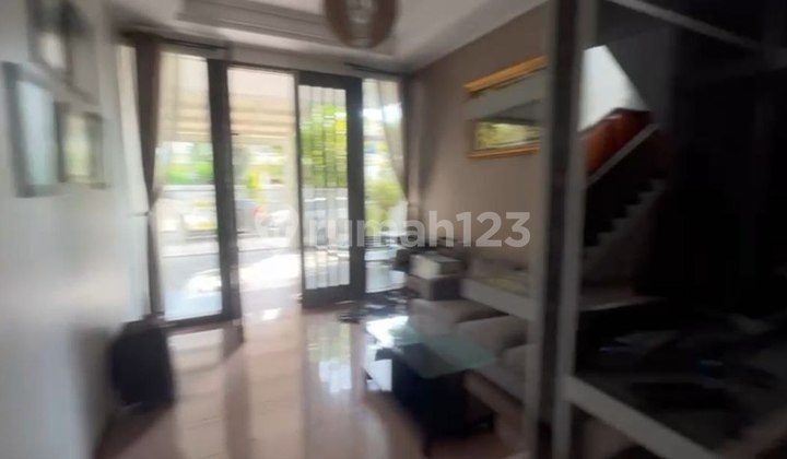 Dijual Rumah, 2 Lanται, Manyar Kartika, 2 Lantai, Shm Dekat Merr 2