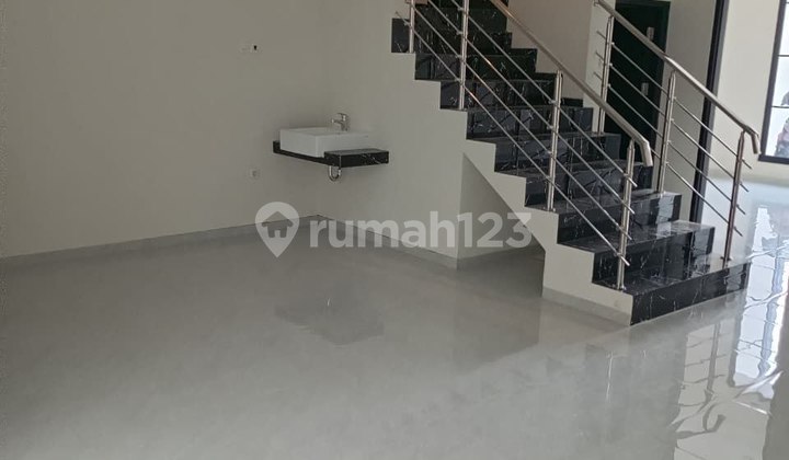 Rumah Baru Manyar Kertoadi Dekat Merr, Kampus Untag 2