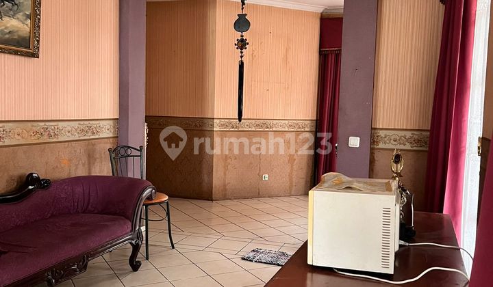 Large House in Brawijaya Complex, Lippo Karawaci, Tangerang 2