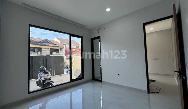 Dijual Rumah Manyar Surabaya Modern Baru Gress 2
