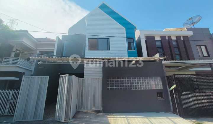 Dijual Rumah With Pool Manyar Tompotika Surabaya