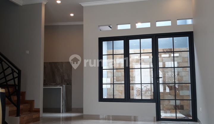 Luxury House on Juanda Street Near Depok Toll Road 2